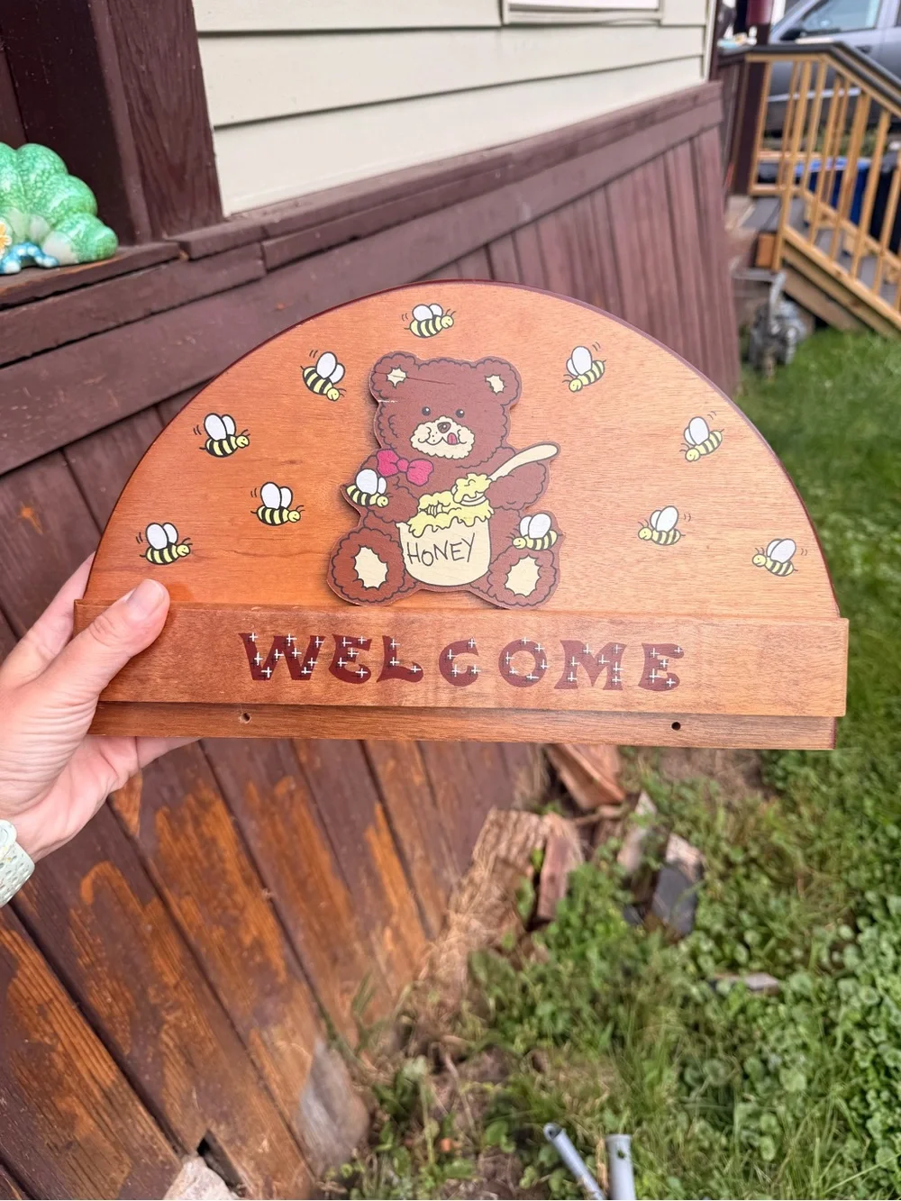 Wooden Brown Bear 'Welcome' Wall Plaque - Honey Bee Design